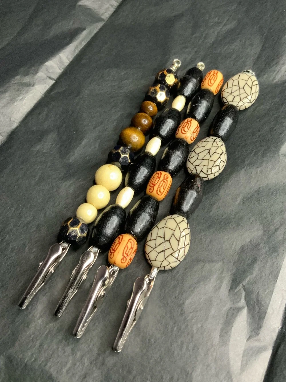 4x Beaded Key & Card Holder Clip in Black, Cream and Brown